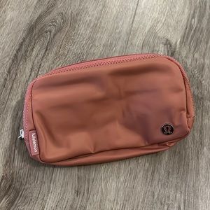 Lululemon everywhere belt bag